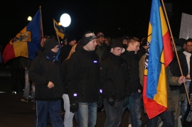 Erneut demonstrieren bei MVgida Neonazis mit verbotenen Quarzsandhandschuhen © jwo