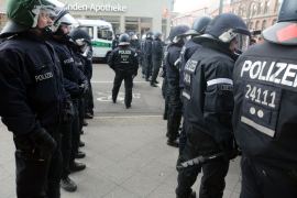 Unterstütztende Polizeieinheiten aus Berlin trennen die Fanlager © Sören Kohlhuber